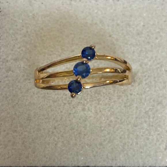 Dainty Triple Blue Stone Gold Tone Statement Ring Size 5.5 Elegant and Fashionab - Picture 2 of 10